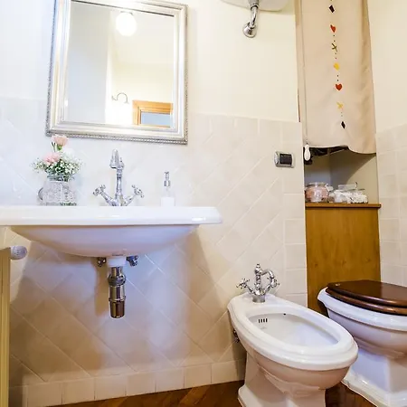 Pensionat Ripa Medici, Con Vista E Parcheggio Incluso 3*